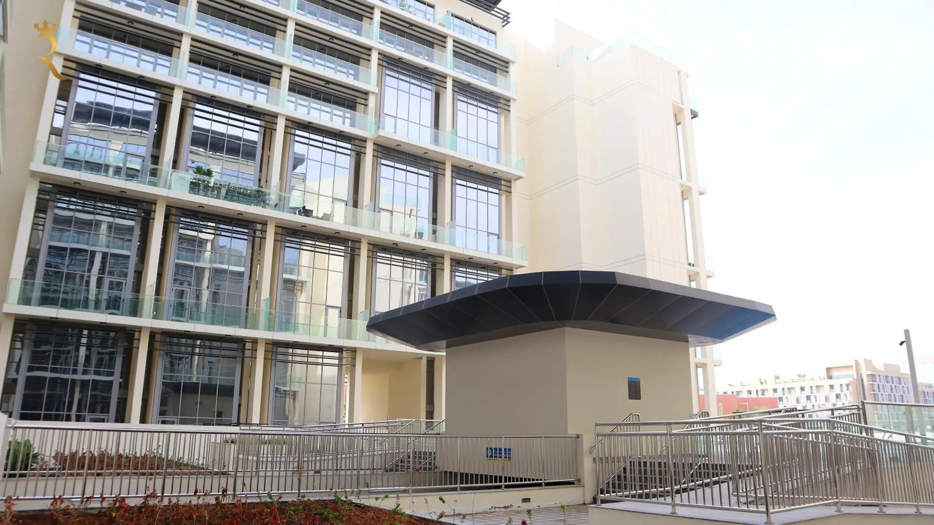 Luxury Duplex 2Br Oasis In Masdar City Abu Dhabi